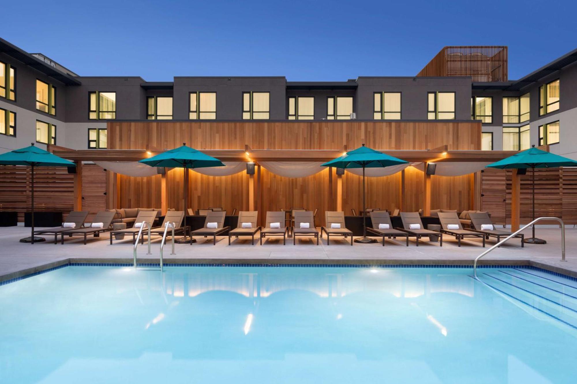Embassy Suites By Hilton Боулдър Екстериор снимка